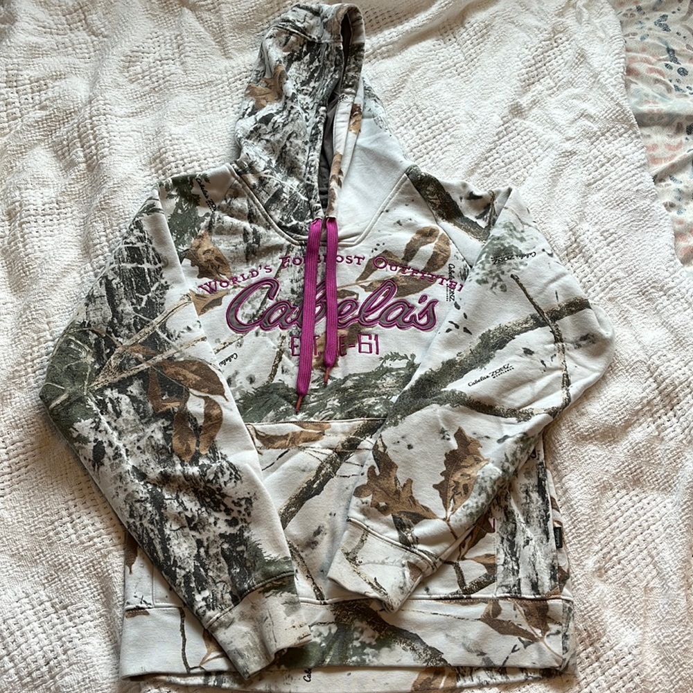 Women’s White Camo Cabelas’s Sweatshirt